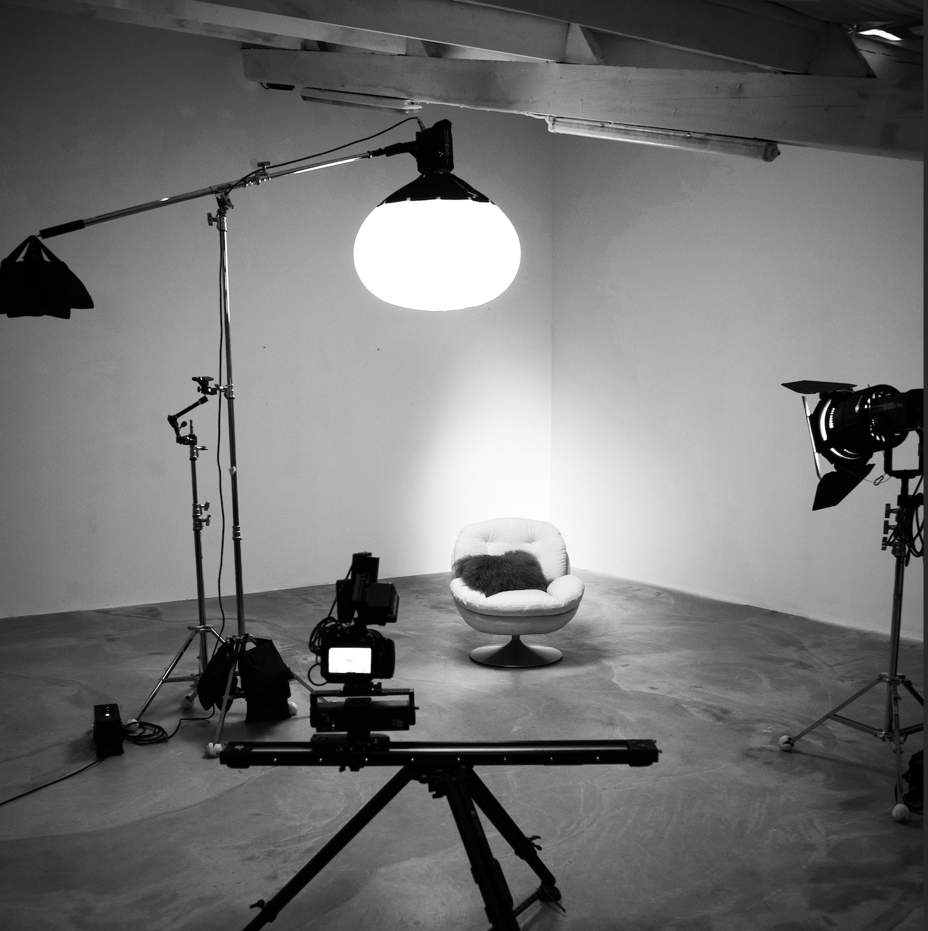 studio loft couleur noir et blanc